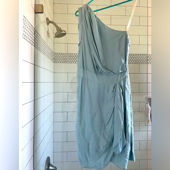 BCBGeneration off shoulder casual dress. NWT size 6. - Picture 1 of 4